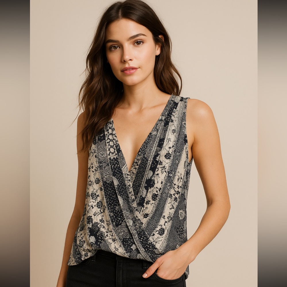 #68 En Crème Floral Patterned Sleeveless Crossover Top Small